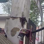 तहसील गोला गोकर्णनाथ जनपद खीरी का मुख्य द्वार कभी भी किसी की जान लेने के लिए तैयार